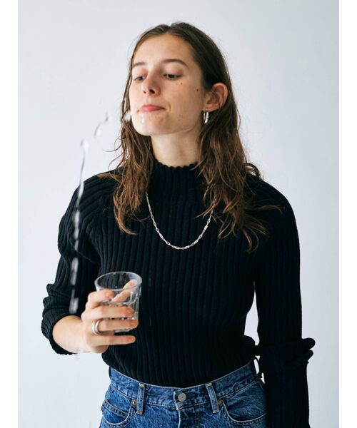 Ungrid(アングリッド)の「ワイドリブハイネックニット(ニット/セーター・レディース・ブラック/オフホワイト/ブルー/ライトピンク・FREE)」の10枚目の写真