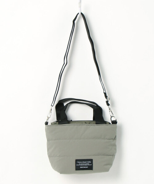 Samansa Mos2 blue（サマンサモスモスブルー）の「ボンディング2WAYミニショルダー（ショルダーバッグ・レディース・ベージュ/グレー/カーキ・ﾌﾘ-）」の3枚目の写真