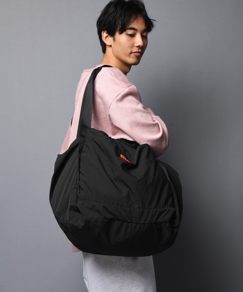 UNIVERSAL OVERALL(ユニバーサルオーバーオール)の「UNIVERSAL OVERALL-NYLON SHINGEN BUDOU BAG/ナイロン 巾着ショルダーバック(ショルダーバッグ・メンズ・ブラック/グレー・FREE)」の13枚目の写真