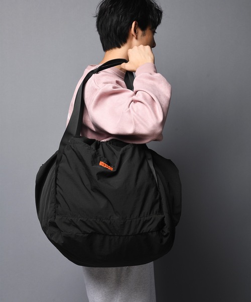 UNIVERSAL OVERALL(ユニバーサルオーバーオール)の「UNIVERSAL OVERALL-NYLON SHINGEN BUDOU BAG/ナイロン 巾着ショルダーバック(ショルダーバッグ・メンズ・ブラック/グレー・FREE)」の8枚目の写真