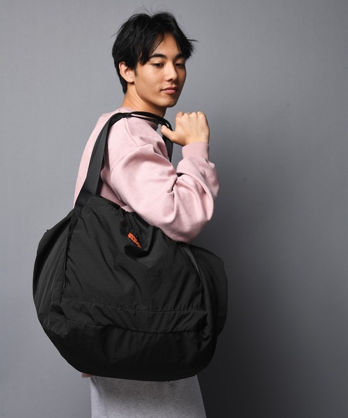 UNIVERSAL OVERALL(ユニバーサルオーバーオール)の「UNIVERSAL OVERALL-NYLON SHINGEN BUDOU BAG/ナイロン 巾着ショルダーバック(ショルダーバッグ・メンズ・ブラック/グレー・FREE)」の10枚目の写真