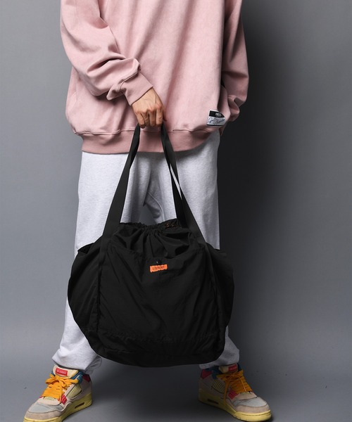 UNIVERSAL OVERALL(ユニバーサルオーバーオール)の「UNIVERSAL OVERALL-NYLON SHINGEN BUDOU BAG/ナイロン 巾着ショルダーバック(ショルダーバッグ・メンズ・ブラック/グレー・FREE)」の5枚目の写真