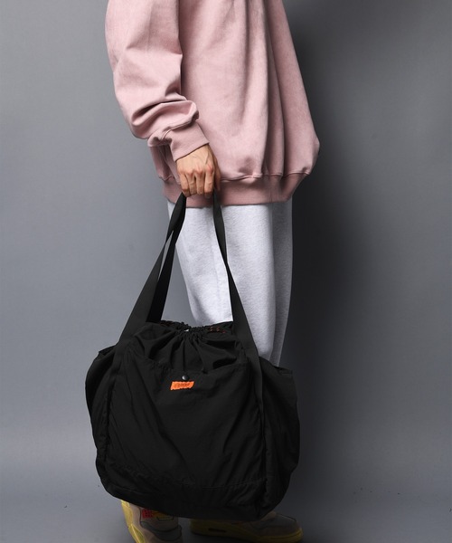 UNIVERSAL OVERALL(ユニバーサルオーバーオール)の「UNIVERSAL OVERALL-NYLON SHINGEN BUDOU BAG/ナイロン 巾着ショルダーバック(ショルダーバッグ・メンズ・ブラック/グレー・FREE)」の3枚目の写真