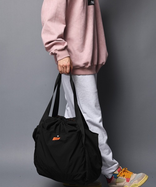 UNIVERSAL OVERALL(ユニバーサルオーバーオール)の「UNIVERSAL OVERALL-NYLON SHINGEN BUDOU BAG/ナイロン 巾着ショルダーバック(ショルダーバッグ・メンズ・ブラック/グレー・FREE)」の7枚目の写真