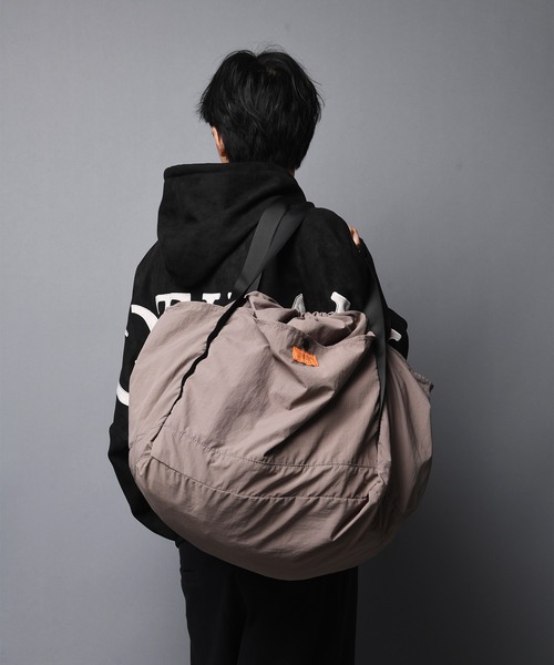 UNIVERSAL OVERALL(ユニバーサルオーバーオール)の「UNIVERSAL OVERALL-NYLON SHINGEN BUDOU BAG/ナイロン 巾着ショルダーバック(ショルダーバッグ・メンズ・ブラック/グレー・FREE)」の12枚目の写真
