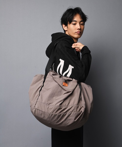 UNIVERSAL OVERALL(ユニバーサルオーバーオール)の「UNIVERSAL OVERALL-NYLON SHINGEN BUDOU BAG/ナイロン 巾着ショルダーバック(ショルダーバッグ・メンズ・ブラック/グレー・FREE)」の9枚目の写真