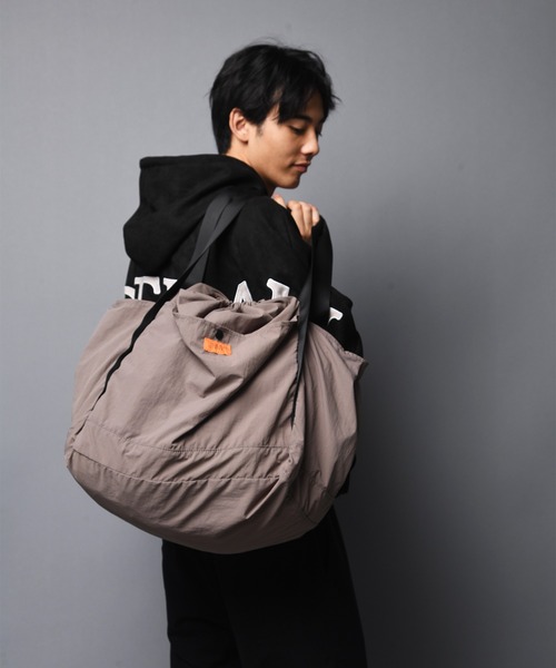 UNIVERSAL OVERALL(ユニバーサルオーバーオール)の「UNIVERSAL OVERALL-NYLON SHINGEN BUDOU BAG/ナイロン 巾着ショルダーバック(ショルダーバッグ・メンズ・ブラック/グレー・FREE)」の6枚目の写真