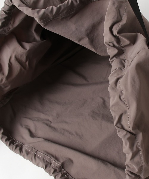 UNIVERSAL OVERALL(ユニバーサルオーバーオール)の「UNIVERSAL OVERALL-NYLON SHINGEN BUDOU BAG/ナイロン 巾着ショルダーバック(ショルダーバッグ・メンズ・ブラック/グレー・FREE)」の16枚目の写真