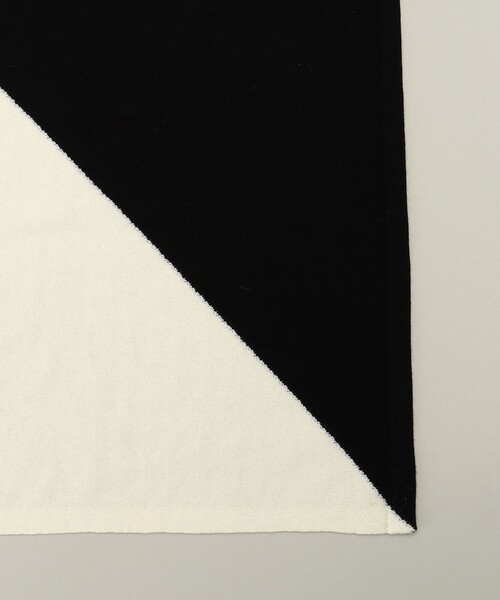 Aresense（アーセンス）の「THROW/スロウ PHILIPP/フィリップ(ストール)（ストール/ショール・レディース・ブラック/オレンジ・ONE SIZE）」の3枚目の写真