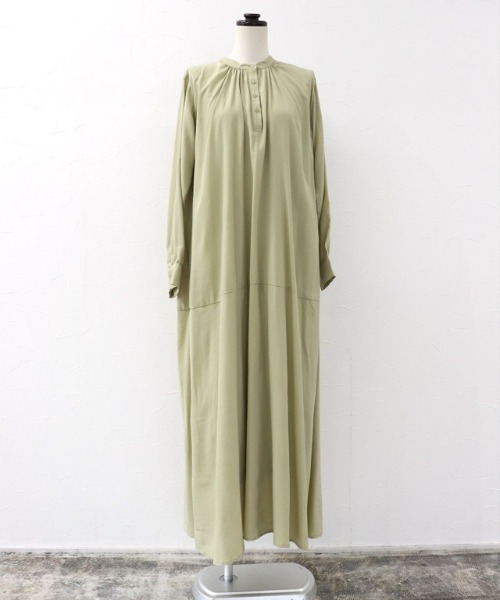 Pierrot(ピエロ)の「バンドカラーフレアシャツワンピース(シャツワンピース・レディース・オフホワイト/ブラック/ミント/イエロー・M/L/PM)」の11枚目の写真