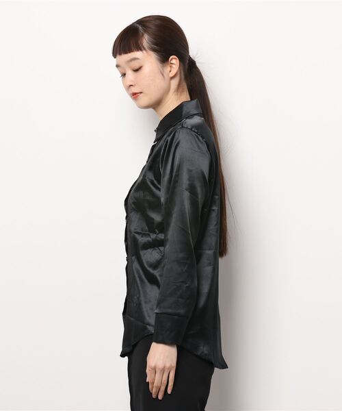 BLANC FICELLE(ブランフィセル)の「サテン シャツ(シャツ/ブラウス・レディース・ベージュ/グリーン/Off White/ブラック・SMALL/LARGE/XX-LARGE/MEDIUM/XXX-LARGE/X-LARGE)」の5枚目の写真