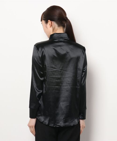 BLANC FICELLE(ブランフィセル)の「サテン シャツ(シャツ/ブラウス・レディース・ベージュ/グリーン/Off White/ブラック・SMALL/LARGE/XX-LARGE/MEDIUM/XXX-LARGE/X-LARGE)」の6枚目の写真