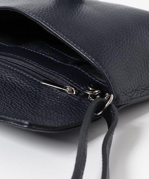 URBAN RESEARCH(アーバンリサーチ)の「2WAYスクエアループバッグ(ショルダーバッグ・レディース・レッド/ネイビー/オリーブ/ホワイト/キャメル/ベージュ系その他/グレー系その他・-)」の12枚目の写真