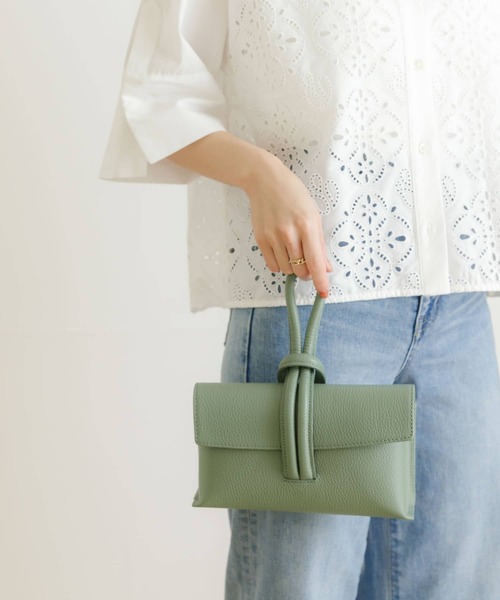 URBAN RESEARCH(アーバンリサーチ)の「2WAYスクエアループバッグ(ショルダーバッグ・レディース・レッド/ネイビー/オリーブ/ホワイト/キャメル/ベージュ系その他/グレー系その他・-)」の20枚目の写真