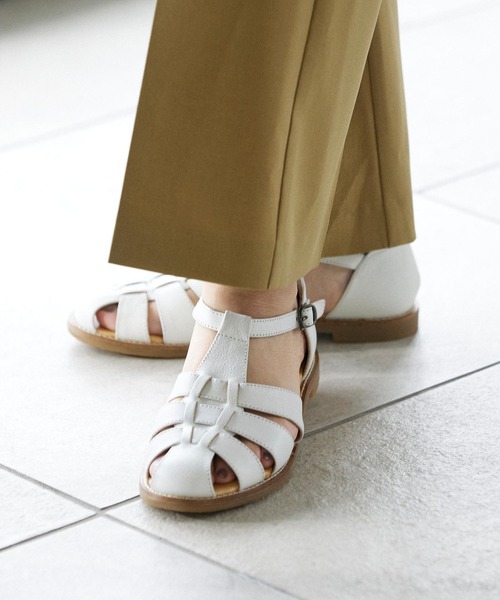 ing（イング）の「【WEB・一部店舗限定】【サスティナブルシリーズ】グルカフラットサンダル（サンダル・レディース・ブラウン/ホワイト/ブラック/ブラック系その他2/ストーン/ホワイト×ブラック/シルバー/ダークブラウン・22.5cm/23.5cm/24.5cm/23cm/24cm）」の2枚目の写真