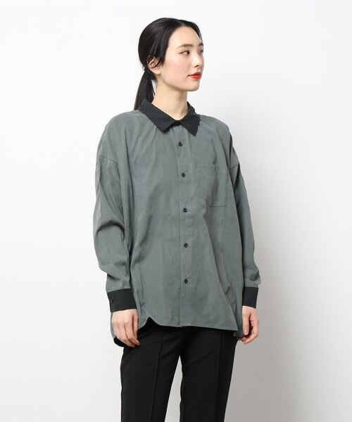 THISIS(ディスイズ)の「ポリピーチ ビッグシルエット クレリックシャツ(シャツ/ブラウス・レディース・ホワイト/ブラック/サックスブルー/グレイッシュベージュ/チャコール・LARGE/X-LARGE/MEDIUM)」の4枚目の写真