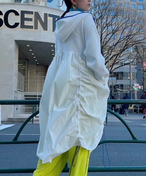 Risley（リズレー）の「【別注】Risley/リズレー/ロング切り替えパーカー（パーカー・レディース・ブラック/オフホワイト・FREE）」の4枚目の写真