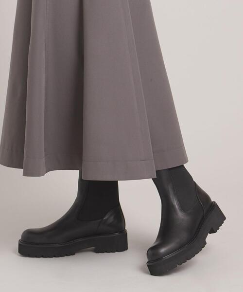 ODETTE E ODILE（オデットエオディール）の「チェルシー ショートブーツ50↓↑（ブーツ・レディース・ブラック/オフホワイト/ダークブラウン・23cm/23.5cm/22.5cm/24cm/24.5cm/25cm/22cm/21.5cm）」の6枚目の写真