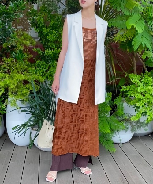 SpRay(スプレイ)の「サイドベルトテーラードジレ(ベスト・レディース・ブラック/オフホワイト/グレイッシュベージュ・FREE)」の18枚目の写真