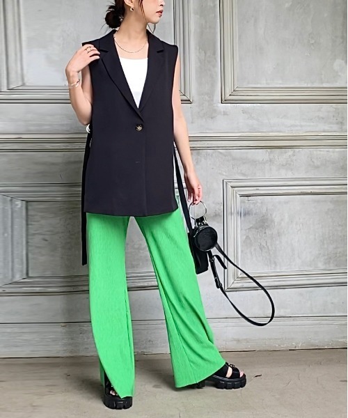 SpRay(スプレイ)の「サイドベルトテーラードジレ(ベスト・レディース・ブラック/オフホワイト/グレイッシュベージュ・FREE)」の11枚目の写真