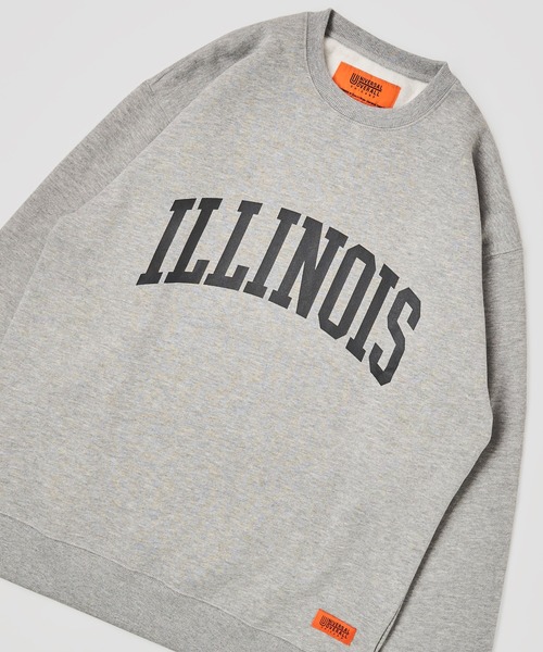 UNIVERSAL OVERALL（ユニバーサルオーバーオール）の「【UNIVERSAL OVERALL】T/C SWEAT ILLNOAS / カレッジデザインプルオーバー（スウェット・レディース・ホワイト/ネイビー/グレー/グリーン/オートミール・SMALL/MEDIUM/LARGE/X-LARGE）」の2枚目の写真