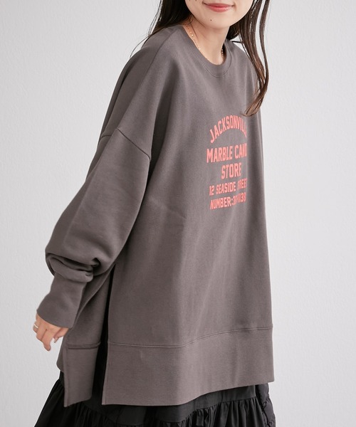 CIAOPANIC TYPY（チャオパニックティピー）の「□アソートカレッジロゴオーバーサイズスリットスウェット（スウェット・レディース・チャコールグレー/ライトグレー/ダークブラウン/ピンク・ONE SIZE）」の10枚目の写真