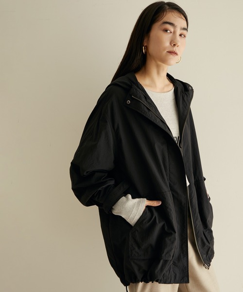 SALON adam et rope'（サロン アダム エ ロペ）の「【洗える】エクレールリサイクルナイロン / マウンテンパーカー（マウンテンパーカー・レディース・ブラック/カーキ・FREE）」の17枚目の写真