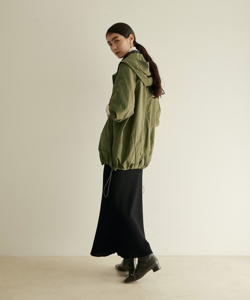 SALON adam et rope'（サロン アダム エ ロペ）の「【洗える】エクレールリサイクルナイロン / マウンテンパーカー（マウンテンパーカー・レディース・ブラック/カーキ・FREE）」の5枚目の写真