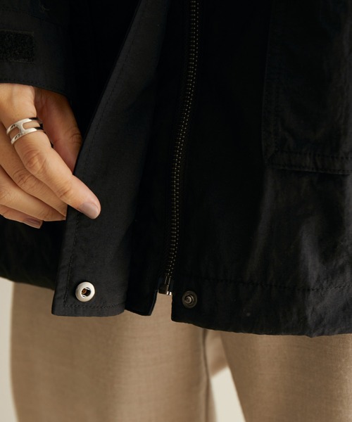 SALON adam et rope'（サロン アダム エ ロペ）の「【洗える】エクレールリサイクルナイロン / マウンテンパーカー（マウンテンパーカー・レディース・ブラック/カーキ・FREE）」の10枚目の写真