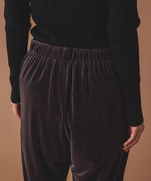hunch(ハンチ)の「ベロアサイド切替パンツ(その他パンツ・レディース・ダークパープル/ブラウン/チャコール・FREE)」の16枚目の写真