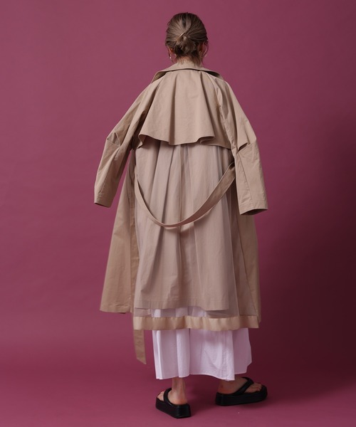 HERENCIA（ヘレンチア）の「バックチュール スプリング トレンチコート（トレンチコート・レディース・ベージュ/ブラック・MEDIUM）」の11枚目の写真