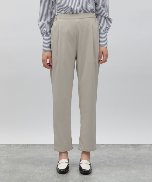 LAKOLE（ラコレ）の「タックテーパードパンツ[セットアップ対応] / 184014（その他パンツ・レディース・ライトベージュ/ブラック/サンドグレー・SMALL/MEDIUM）」の10枚目の写真