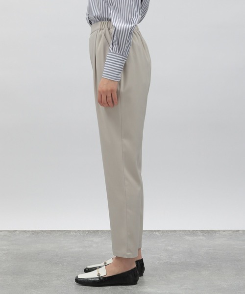 LAKOLE（ラコレ）の「タックテーパードパンツ[セットアップ対応] / 184014（その他パンツ・レディース・ライトベージュ/ブラック/サンドグレー・SMALL/MEDIUM）」の11枚目の写真