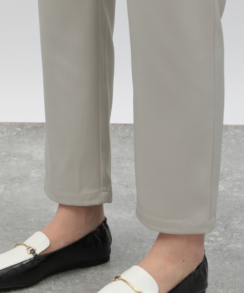 LAKOLE（ラコレ）の「タックテーパードパンツ[セットアップ対応] / 184014（その他パンツ・レディース・ライトベージュ/ブラック/サンドグレー・SMALL/MEDIUM）」の16枚目の写真