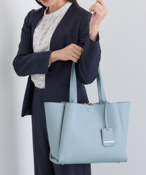 INDIVI(インディヴィ)の「【セレモニー/入卒/A4収納可能】タックキャリアBAG(トートバッグ・レディース・ブラック/チャコールグレー/ベージュ系5/オフホワイト/ベージュ/ライトブルー・00)」の20枚目の写真