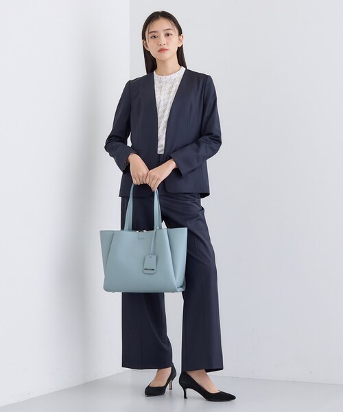 INDIVI(インディヴィ)の「【セレモニー/入卒/A4収納可能】タックキャリアBAG(トートバッグ・レディース・ブラック/チャコールグレー/ベージュ系5/オフホワイト/ベージュ/ライトブルー・00)」の21枚目の写真