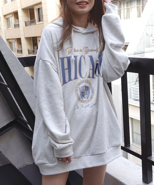 CORNERS（コーナーズ）の「CHICAGOプリントオーバーサイズパーカー（パーカー・レディース・ターコイズブルー/ピンク/グリーン/スミクロ/オートミール/ネイビー・FREE）」の3枚目の写真