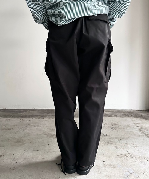 COMMON WARE(コモンウェアー)の「COMMONWARE:PE ツイル ワイド カーゴパンツ(カーゴパンツ・レディース・ブラック/カーキ/アイボリー・XL/L/M)」の11枚目の写真