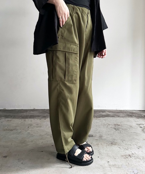 COMMON WARE(コモンウェアー)の「COMMONWARE:PE ツイル ワイド カーゴパンツ(カーゴパンツ・レディース・ブラック/カーキ/アイボリー・XL/L/M)」の15枚目の写真