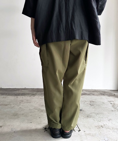 COMMON WARE(コモンウェアー)の「COMMONWARE:PE ツイル ワイド カーゴパンツ(カーゴパンツ・レディース・ブラック/カーキ/アイボリー・XL/L/M)」の18枚目の写真