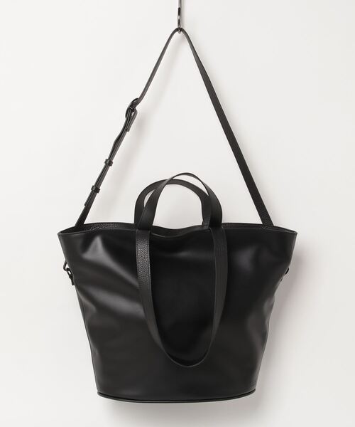 DIESEL(ディーゼル)の「ユニセックス カウレザー トートバッグ DIESEL(ディーゼル)の「ユニセックス カウレザー トートバッグ