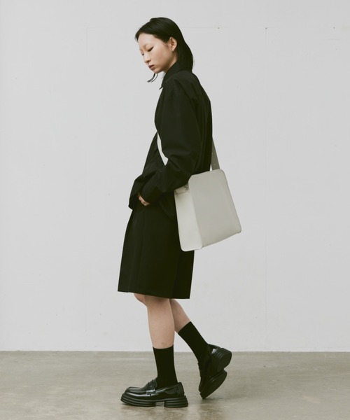 FEKETE（フェケテ）の「FEKETE LOGO VEGAN LEATHER BIG SHOULDER BAG / フェイクレザービッグショルダーバッグ（ショルダーバッグ・メンズ・ミント/ブラック/オフホワイト・FREE）」の14枚目の写真