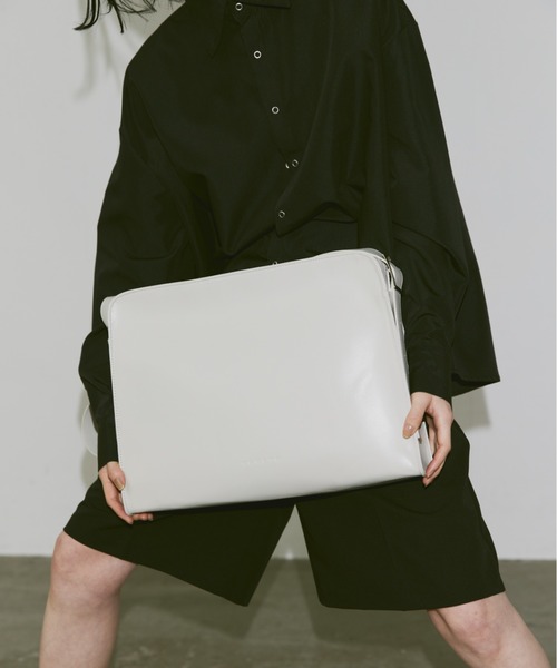 FEKETE（フェケテ）の「FEKETE LOGO VEGAN LEATHER BIG SHOULDER BAG / フェイクレザービッグショルダーバッグ（ショルダーバッグ・メンズ・ミント/ブラック/オフホワイト・FREE）」の13枚目の写真