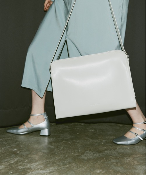 FEKETE（フェケテ）の「FEKETE LOGO VEGAN LEATHER BIG SHOULDER
