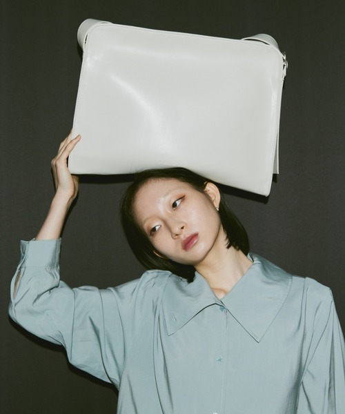 FEKETE（フェケテ）の「FEKETE LOGO VEGAN LEATHER BIG SHOULDER