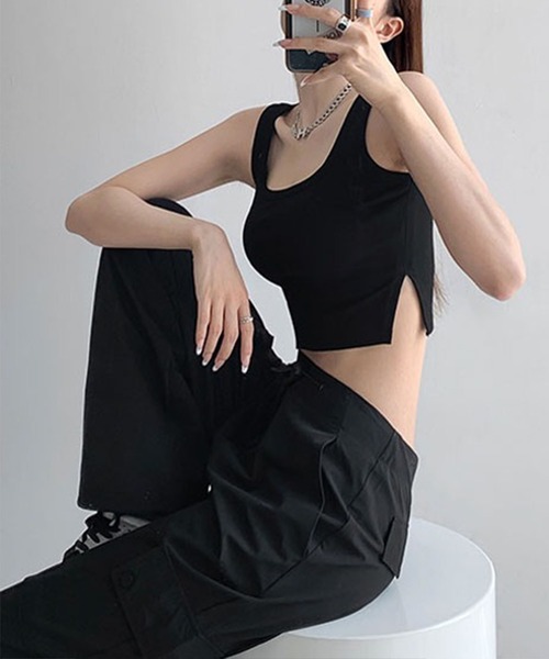 me+em select(ミームセレクト)の「※【 5色展開/カップ付き 】スクエアネックスリットショートタンクトップ(タンクトップ・レディース・ブルー/グレー/ホワイト/ブラック/ブラウン・FREE)」の6枚目の写真
