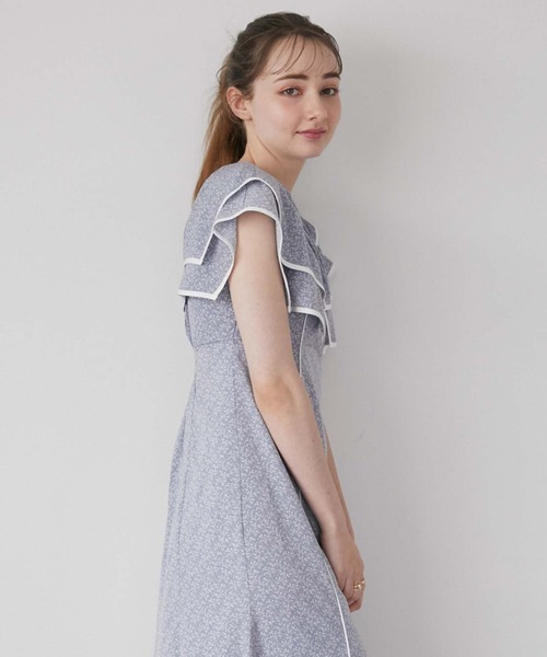 archives（アルシーヴ）の「花柄パイピングBigカラーワンピース