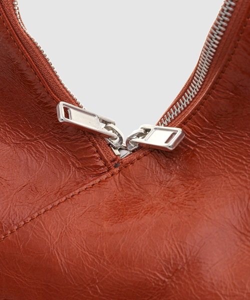 MM6 Maison Margiela(エムエムシックス メゾン マルジェラ)の「SHOULDER BAG(ショルダーバッグ・レディース・レンガ・UNI)」の3枚目の写真