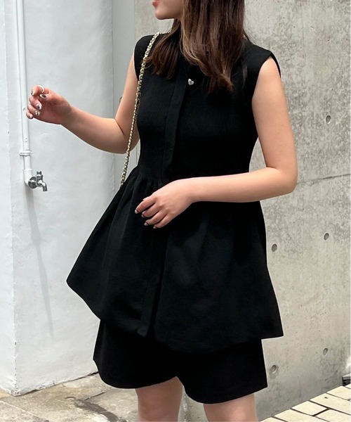 Isn't She?(イズントシー)の「ペプラムサマーニットジレベスト(ベスト・レディース・アイボリー/ブラック・M)」の17枚目の写真