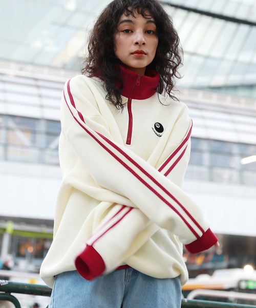 MSG（エムエスジー）の「オーバーサイズハーフジップスウェットプルオーバー 配色 ビリヤードロゴ ワンポイント刺繍　サイドライン トラックジャケット（スウェット・メンズ・ベージュ系/イエロー系/オレンジ系/ホワイト系/ホワイト系3/ホワイト系2・L/S/M/XL）」の3枚目の写真